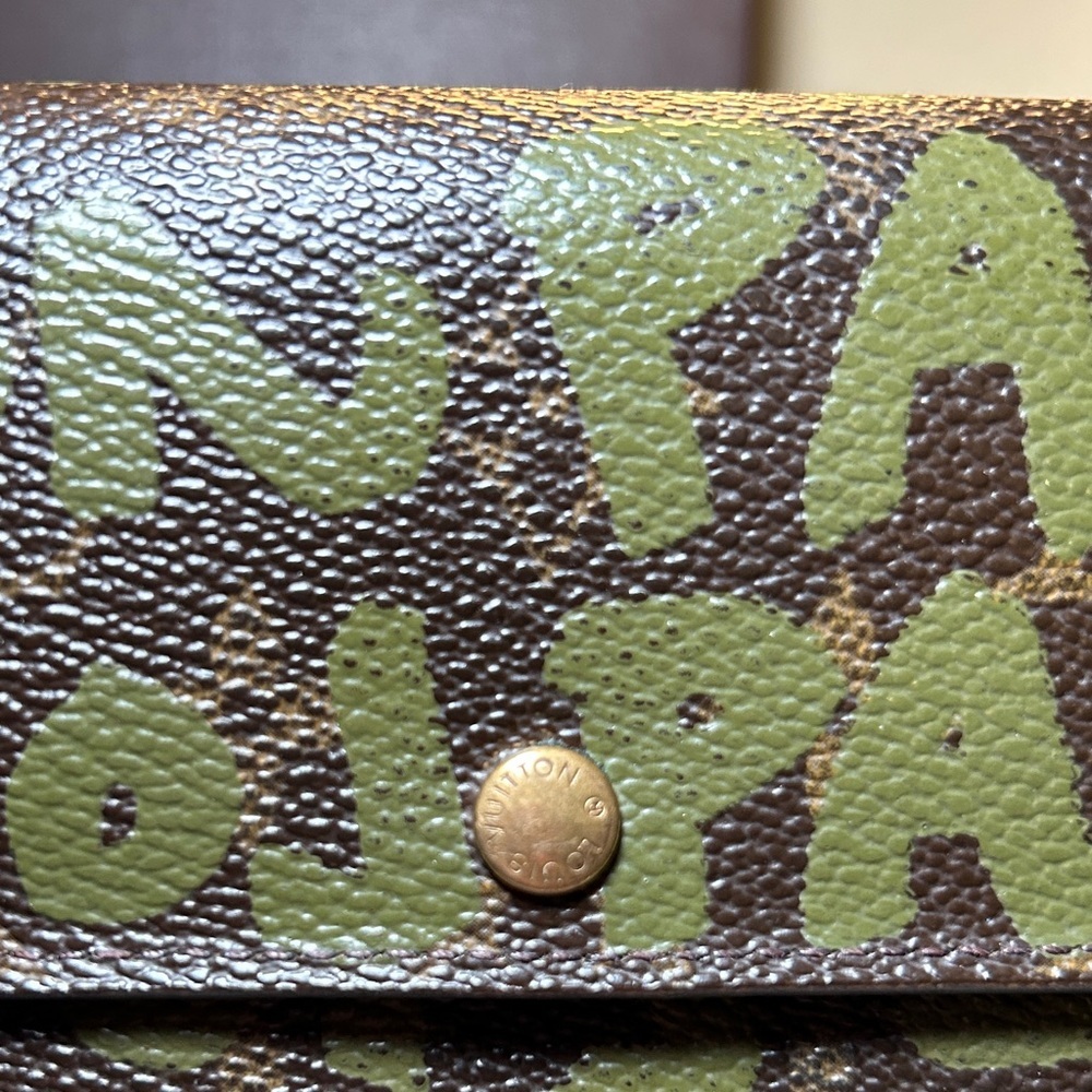 Louis Vuitton Limited Edition Monogram Graffiti Sarah Wallet,(338) - Picture 2 of 12